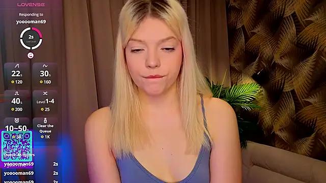 ZazaLiya from StripChat