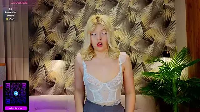 ZazaLiya from StripChat