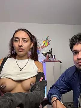 Discover our girls online shows and discover the company of countless livestreamers, with stunning shapes, sex toys and more.