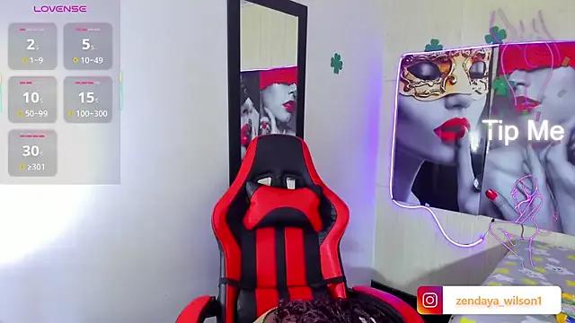 Discover our girls online shows and discover the company of countless livestreamers, with stunning shapes, sex toys and more.
