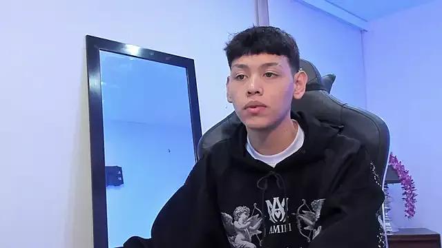 zeus_blaze from StripChat is Freechat