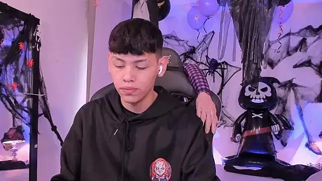 zeus_blaze from StripChat is Freechat