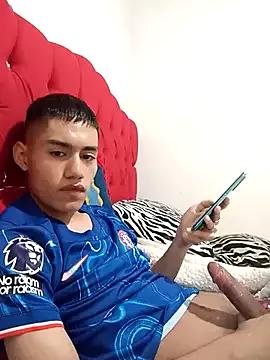 Zeusomauricio from StripChat is Freechat
