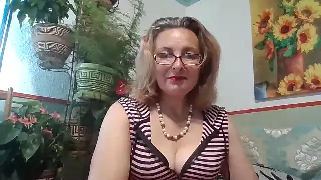 Discover our girls online shows and discover the company of countless livestreamers, with stunning shapes, sex toys and more.