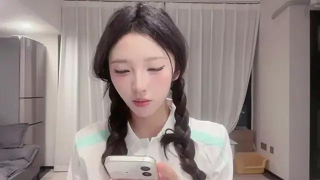 ZhaoZhao-ZM webcams show profile image 