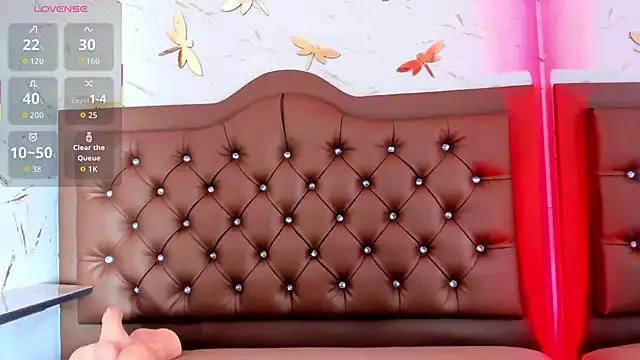 Discover our girls online shows and discover the company of countless livestreamers, with stunning shapes, sex toys and more.