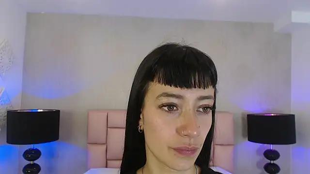 Discover our girls online shows and discover the company of countless livestreamers, with stunning shapes, sex toys and more.
