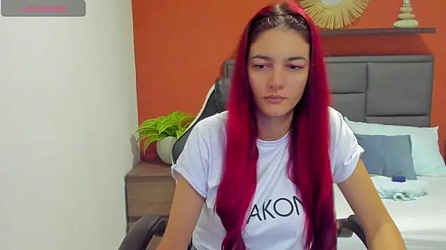 Discover our girls online shows and discover the company of countless livestreamers, with stunning shapes, sex toys and more.