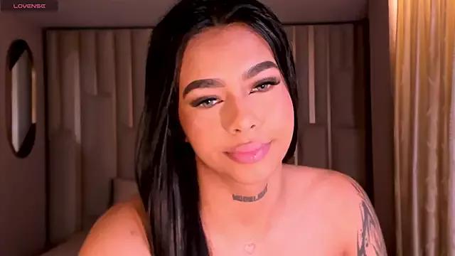 Discover our girls online shows and discover the company of countless livestreamers, with stunning shapes, sex toys and more.