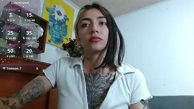 Discover our girls online shows and discover the company of countless livestreamers, with stunning shapes, sex toys and more.