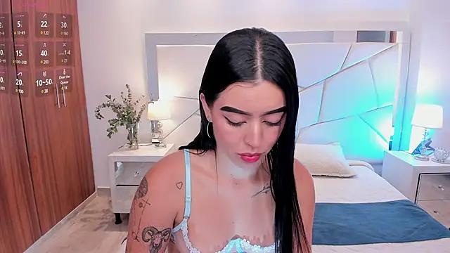 Discover our girls online shows and discover the company of countless livestreamers, with stunning shapes, sex toys and more.