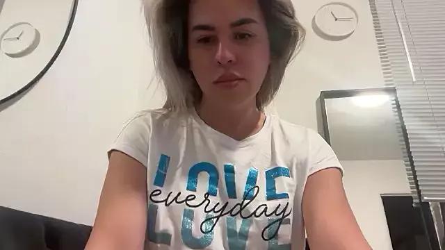 Discover our girls online shows and discover the company of countless livestreamers, with stunning shapes, sex toys and more.
