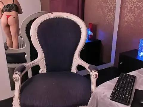 Discover our girls online shows and discover the company of countless livestreamers, with stunning shapes, sex toys and more.