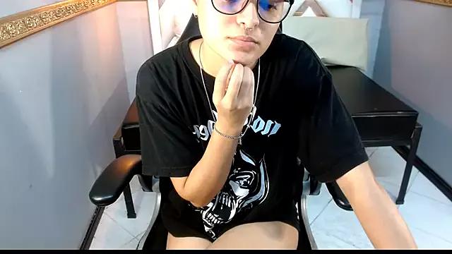 Zuki_Watson from StripChat is Freechat