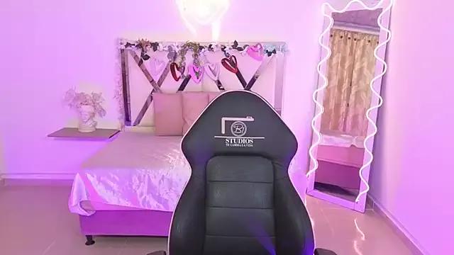 ZURY_TAY webcams show profile image 