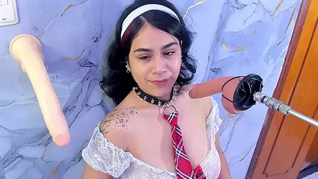 Discover our girls online shows and discover the company of countless livestreamers, with stunning shapes, sex toys and more.