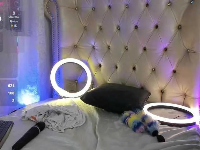 AlexaFoxy18 on BongaCams