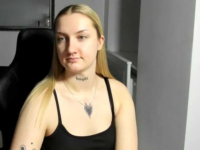 AlexaKisses on BongaCams