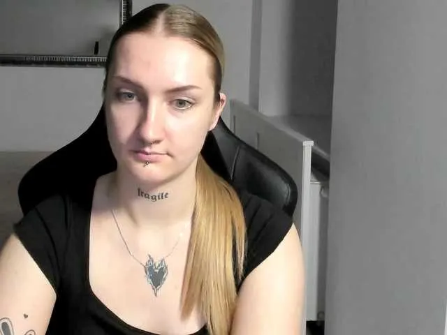 AlexaKisses on BongaCams