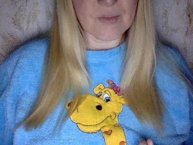 BlondyVio — Your  body  and  your  cock :)
Smart, interesting and generous men.