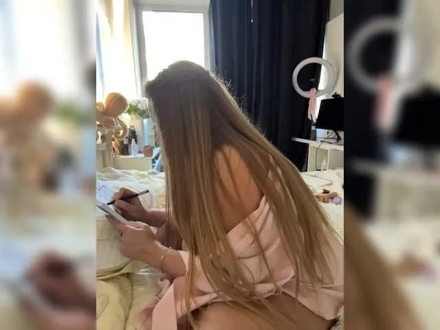 Bonne-Aurore on BongaCams