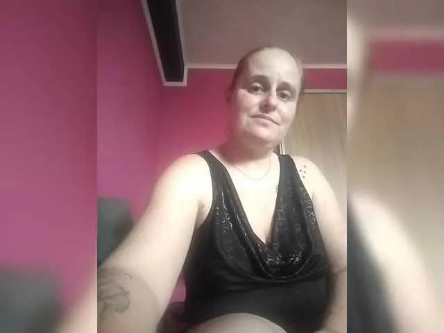 Brenda4pup on BongaCams