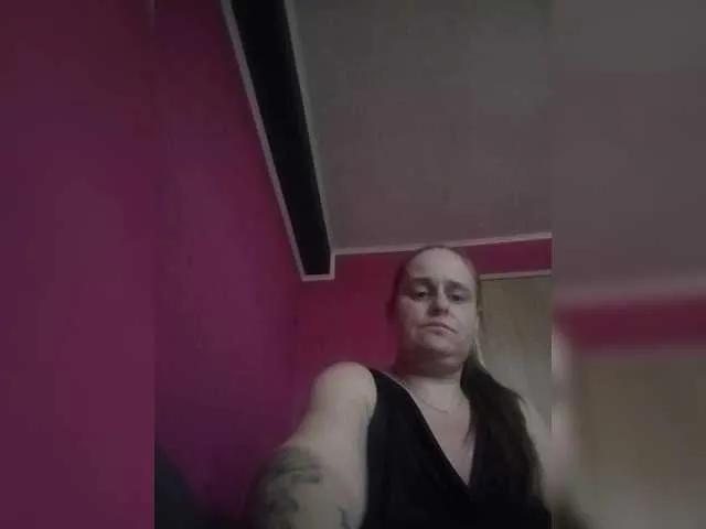 Brenda4pup on BongaCams