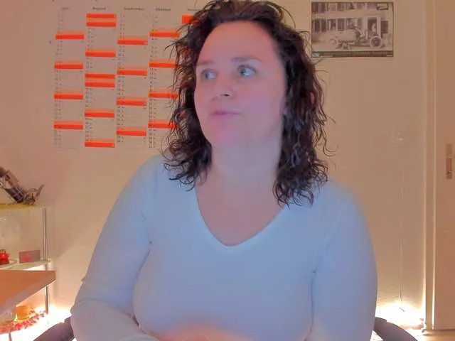 Elieen2 on BongaCams 