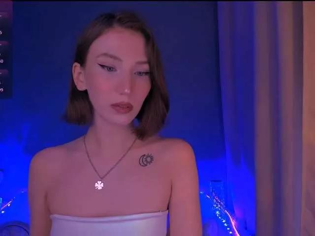 ellaamber on BongaCams