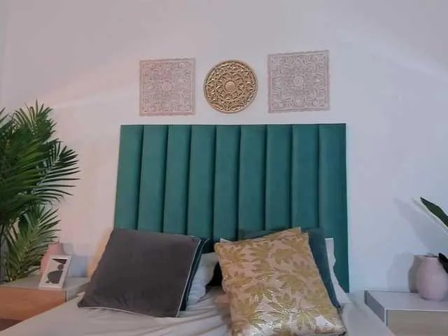 EmaaTaylor on BongaCams 