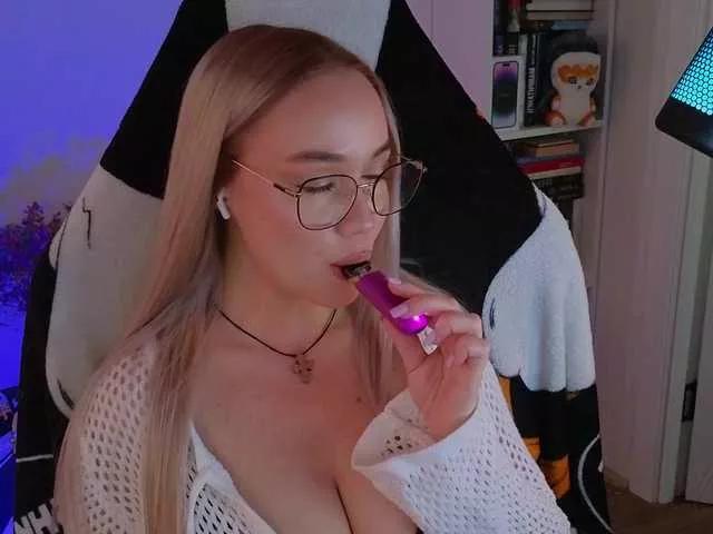 Emili1- on BongaCams