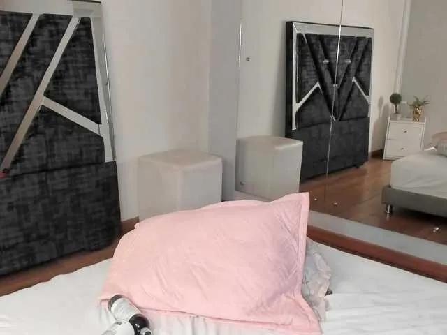 Isa-Jonness on BongaCams