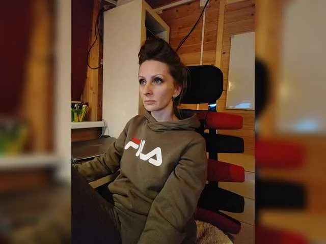 leezzzo on BongaCams