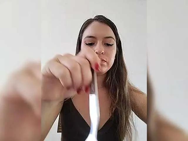 littleDanni on BongaCams 