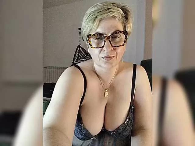 LuanaSexxxy on BongaCams