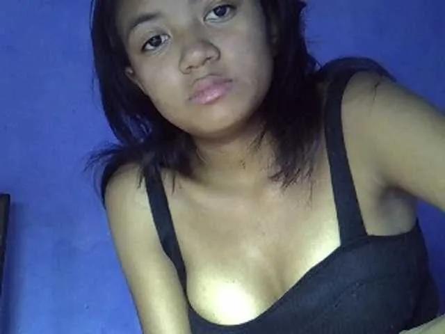 Nickylouama on BongaCams