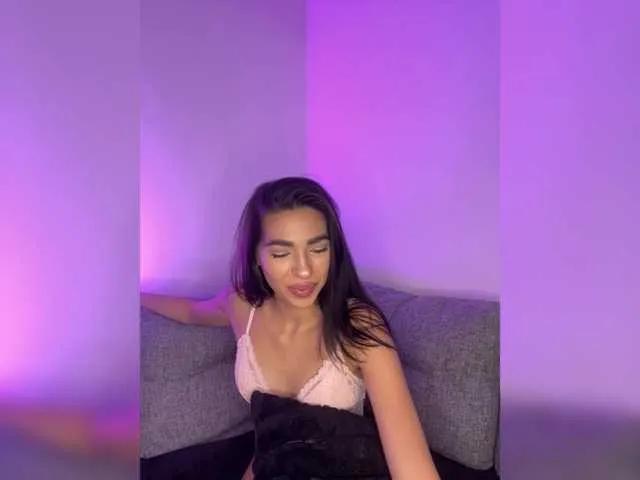 Sashaluvv on BongaCams 