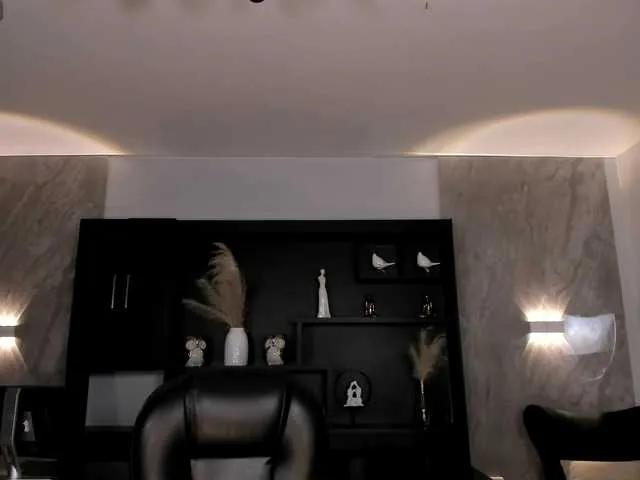 ValeriaVelvet — It excites me that they treat me well and while they excite me when I remind me of the naughty that I can be