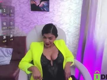 aisha__cambell — GOAL: un striptease lento y muy provocador 