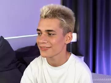 andrew_clar on Chaturbate