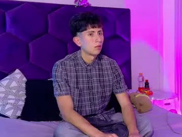 andyjustgame_ model from Chaturbate