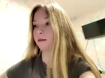 elaynecinco model from cb