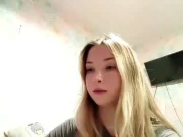 elaynecinco model from cb