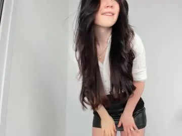 helen__spark__ on Chaturbate 