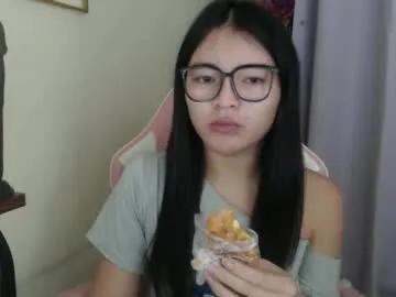 lovely_laura09 on Chaturbate