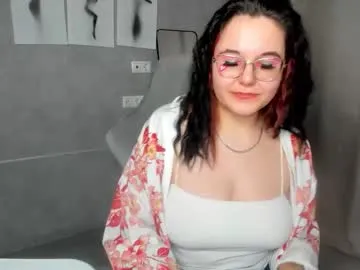 mia_moris model from cb