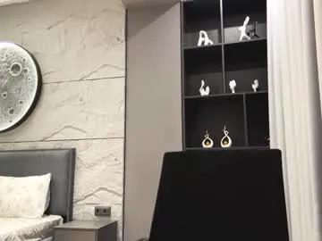 michalkandoll — CrazyTicket: Show in progress. take off all stay in pussyhand( no show pussy). Tip 111 tokens to see the show