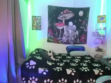 nicolepeachx —       //  / /  #squirt  #anal #feet  #smoke #bigass -- Current Goal: Sexy Dance Naked at 555 tokens [555 tokens to goal]