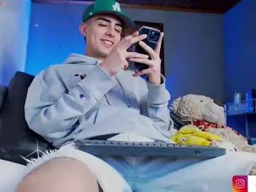 ryannhill_ model from cb