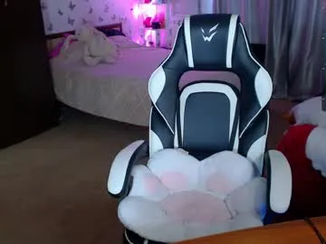 sidny_blush model from cb